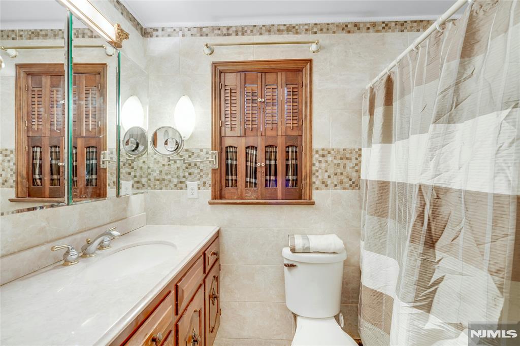 property viewer photo 9