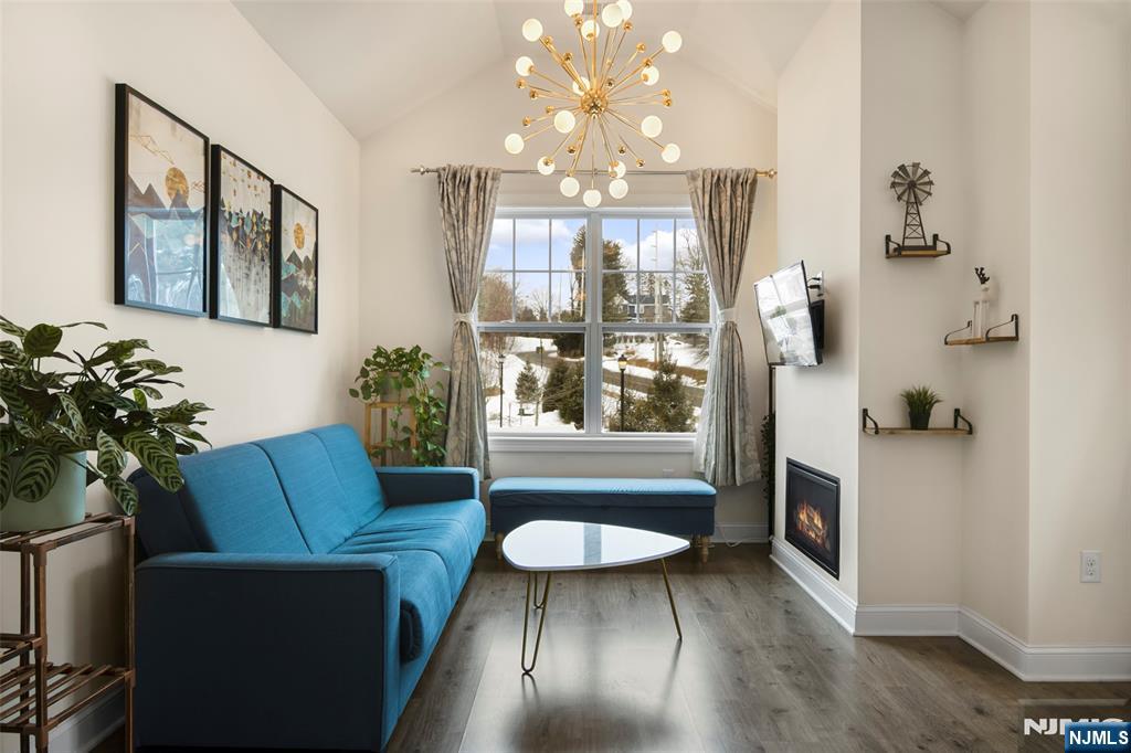 property viewer photo 4