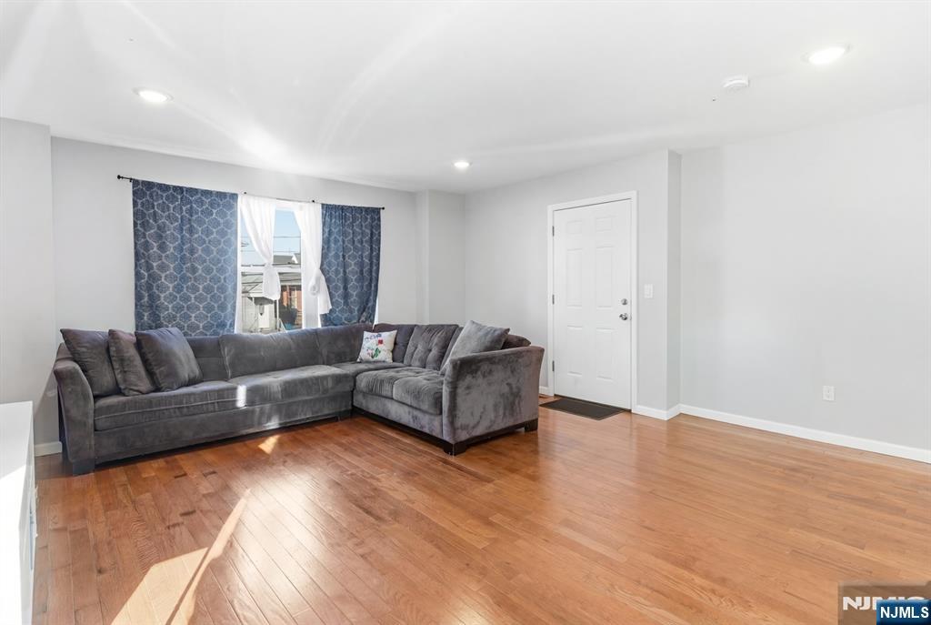 property viewer photo 1