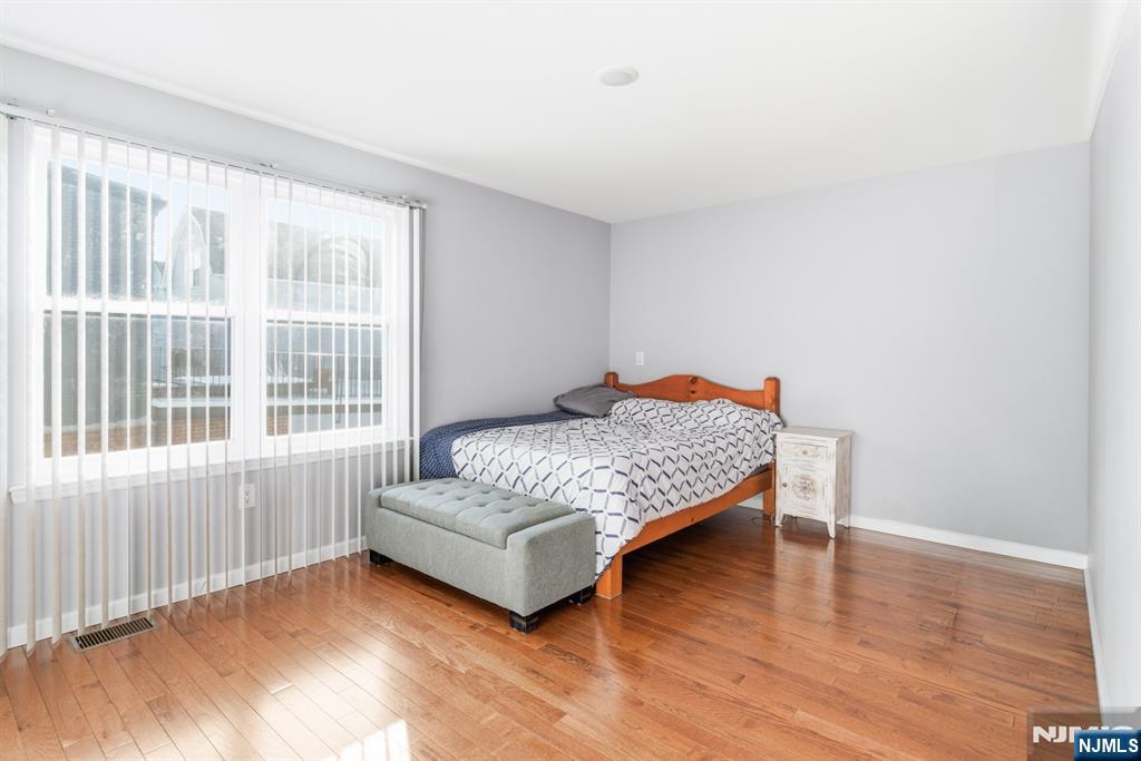 property viewer photo 10