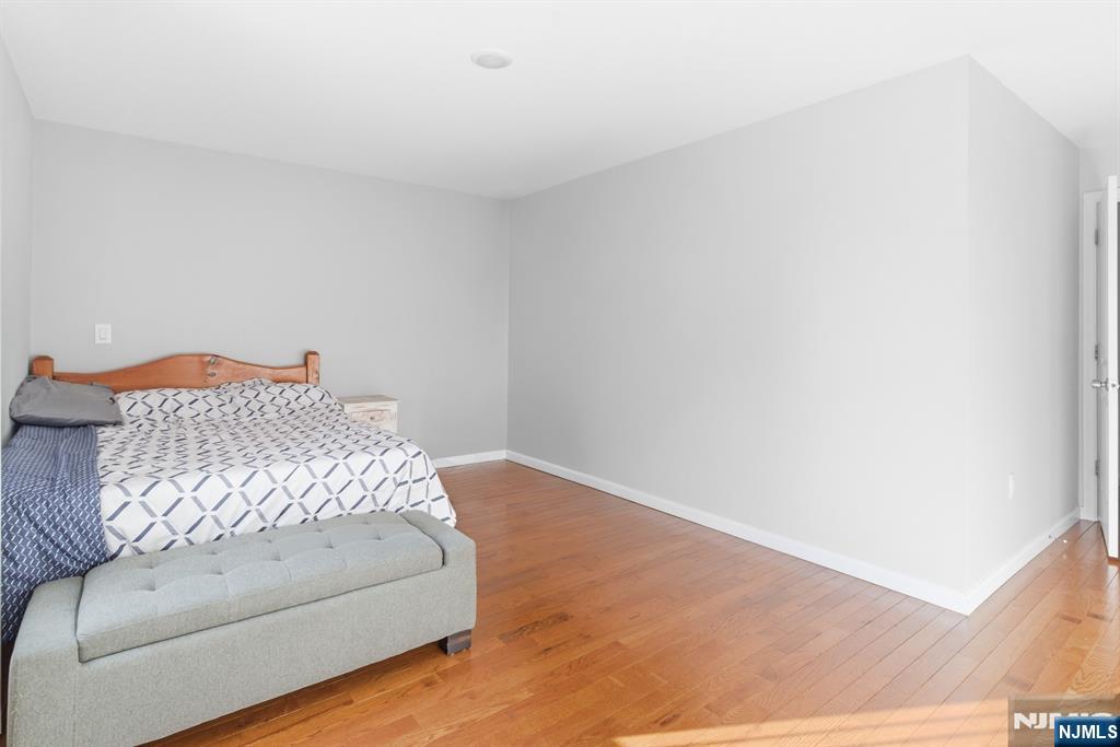 property viewer photo 11