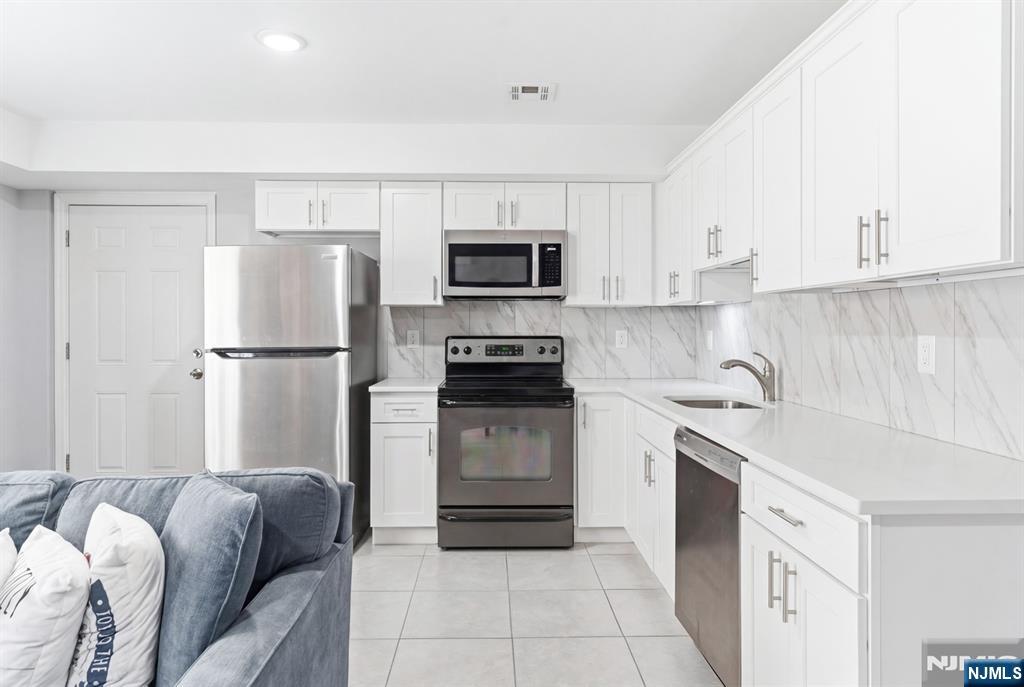 property viewer photo 16