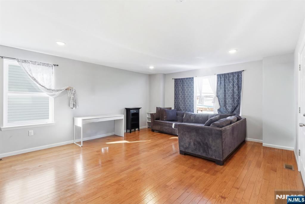 property viewer photo 2