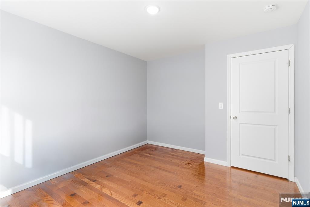 property viewer photo 6