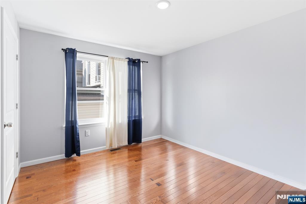 property viewer photo 7