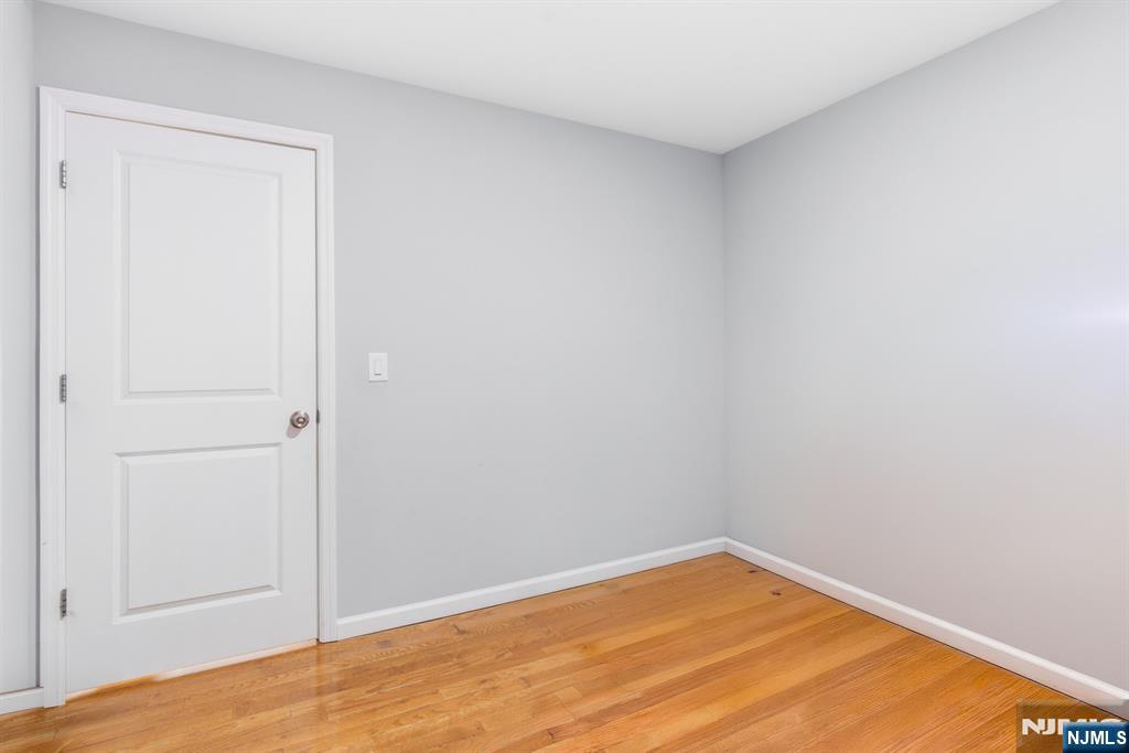 property viewer photo 9