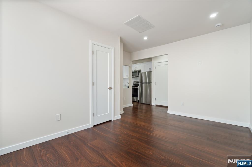property viewer photo 10