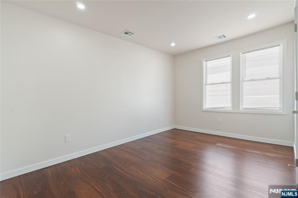 property viewer photo 11