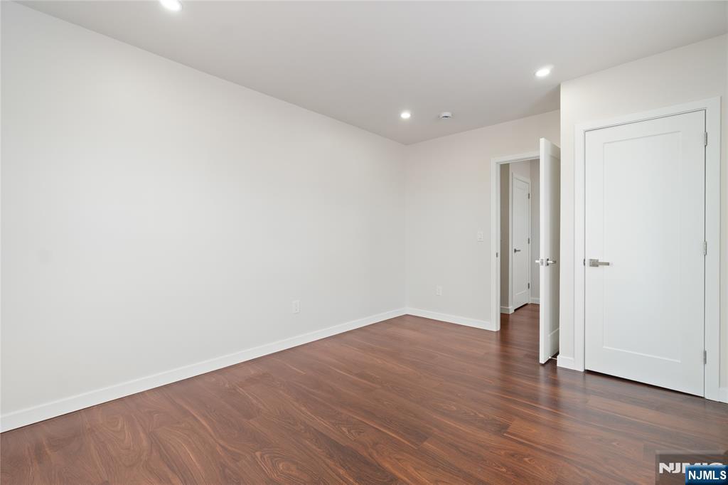 property viewer photo 12