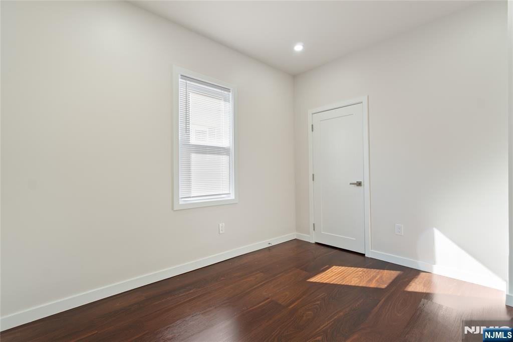 property viewer photo 13