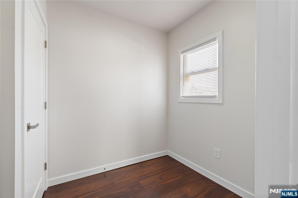 property viewer photo 16