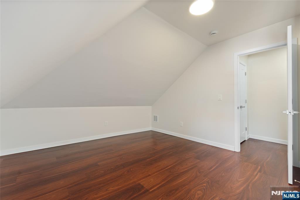 property viewer photo 17