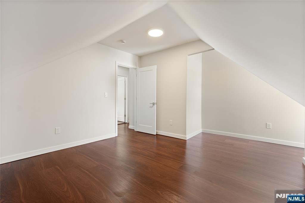 property viewer photo 18
