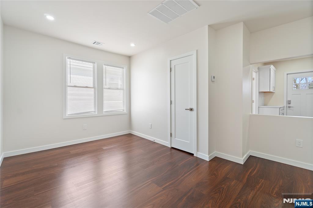 property viewer photo 2