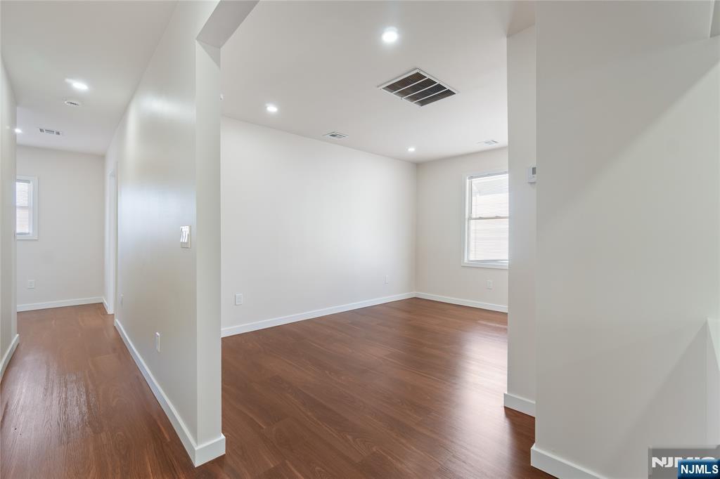 property viewer photo 4