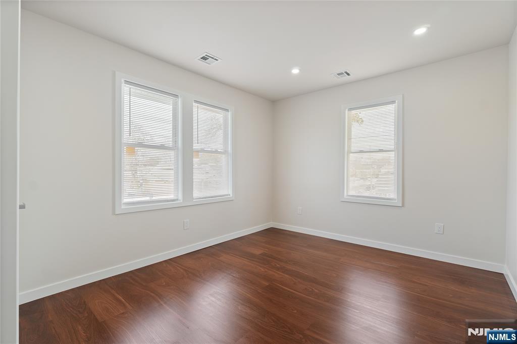 property viewer photo 5