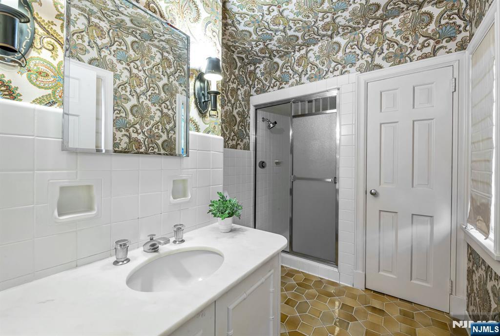 property viewer photo 27