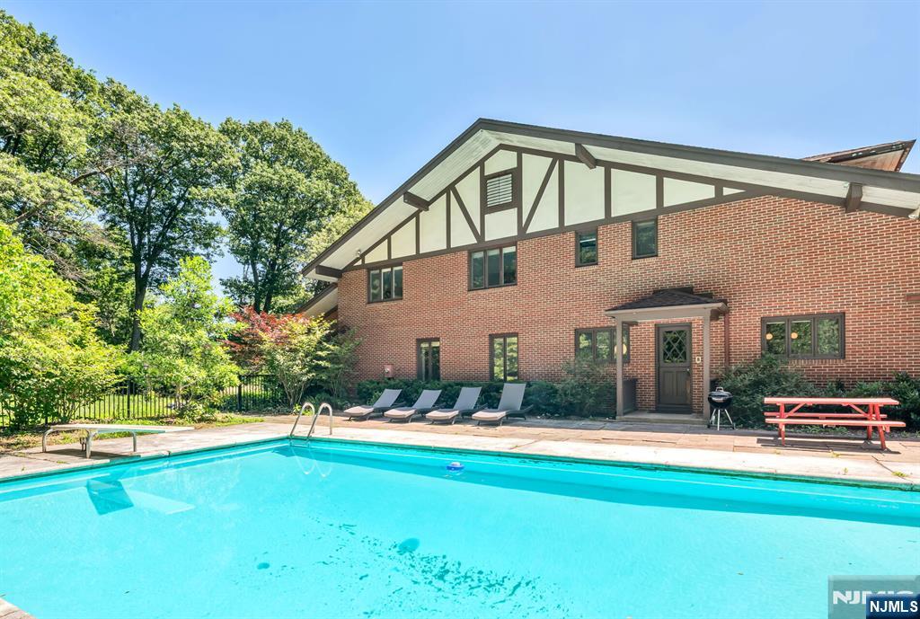 property viewer photo 30