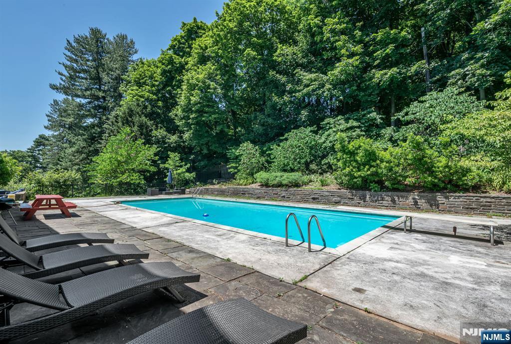 property viewer photo 31