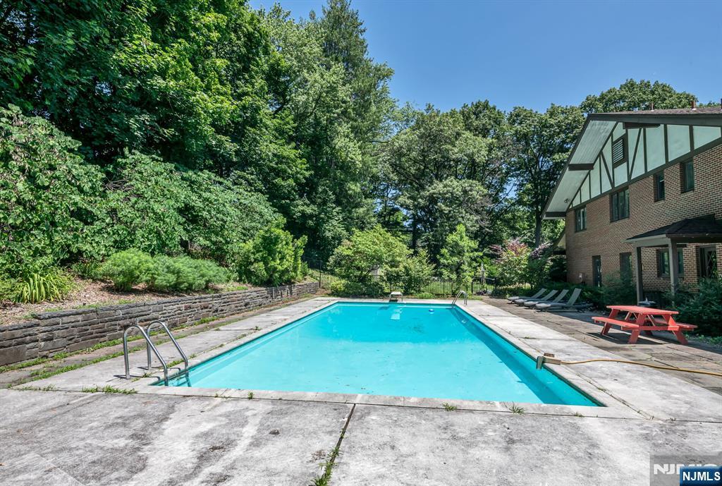 property viewer photo 32