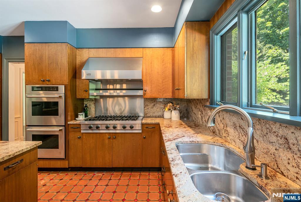 property viewer photo 9