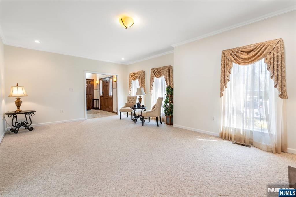 property viewer photo 6