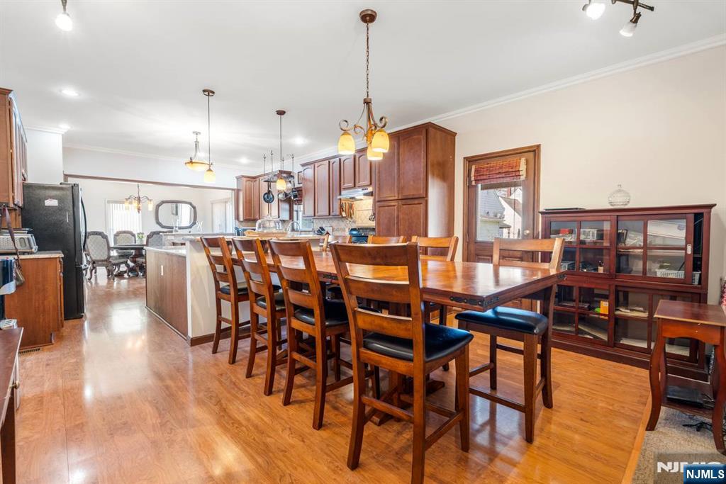 property viewer photo 9