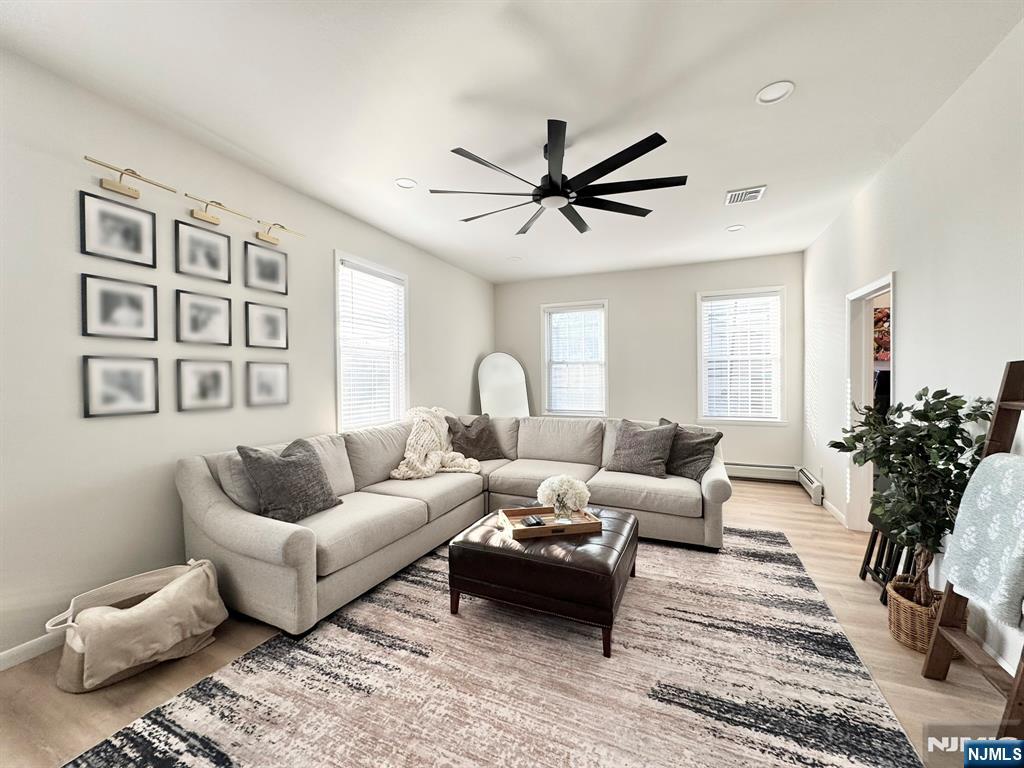 property viewer photo 3