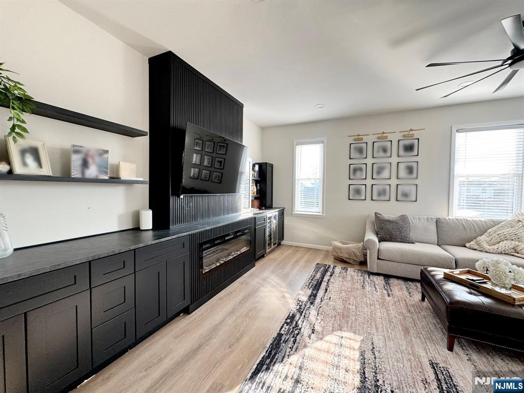 property viewer photo 4
