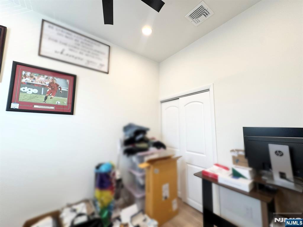 property viewer photo 7