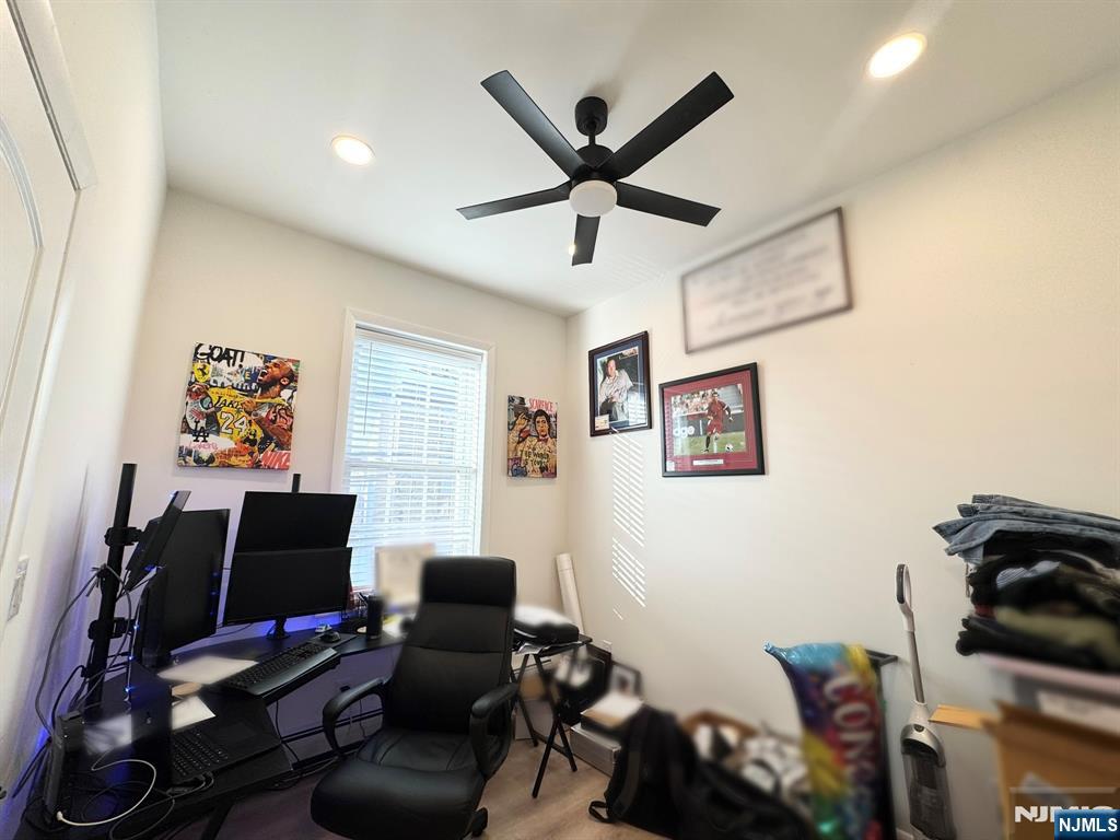 property viewer photo 9