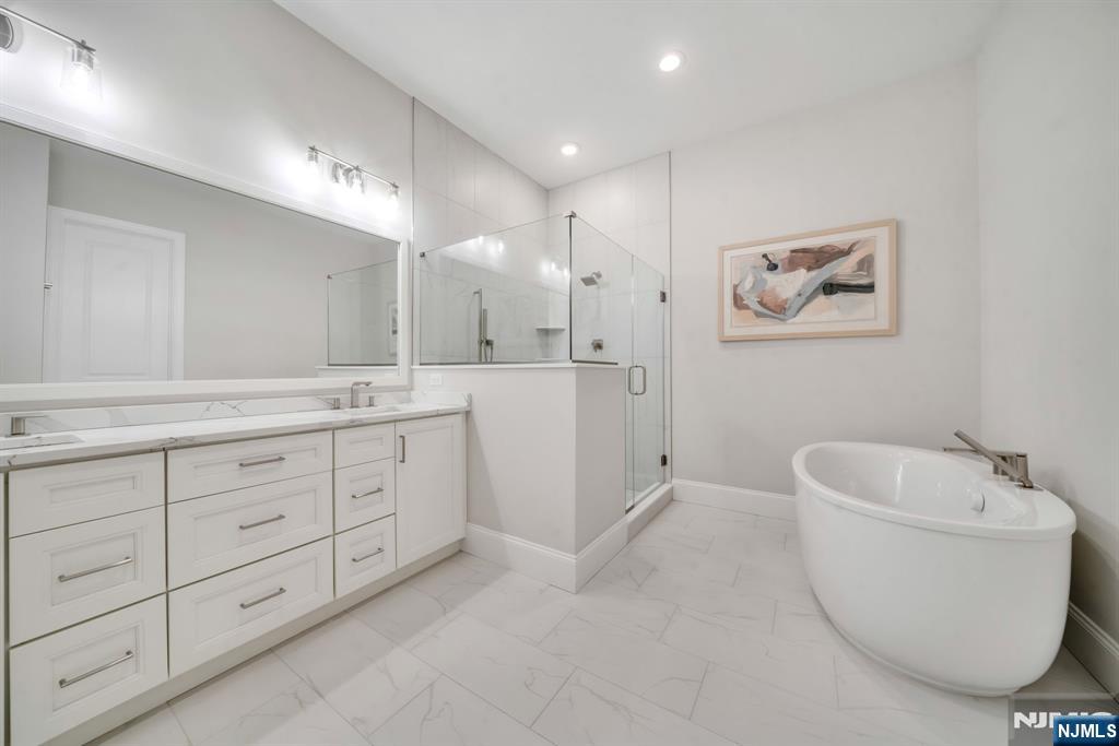 property viewer photo 15