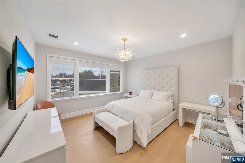 property viewer photo 21