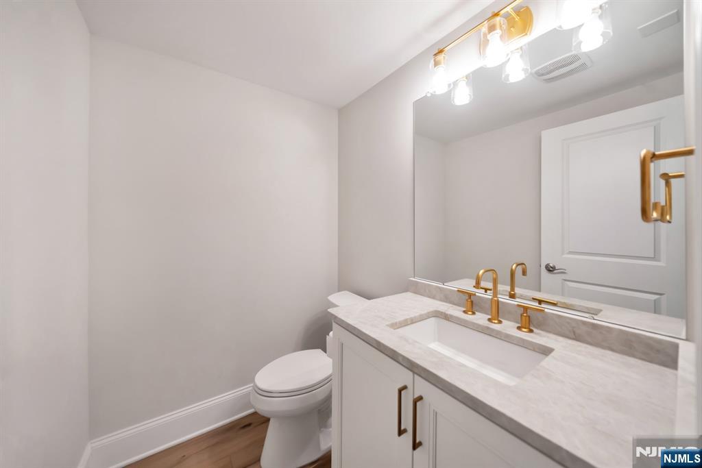 property viewer photo 27