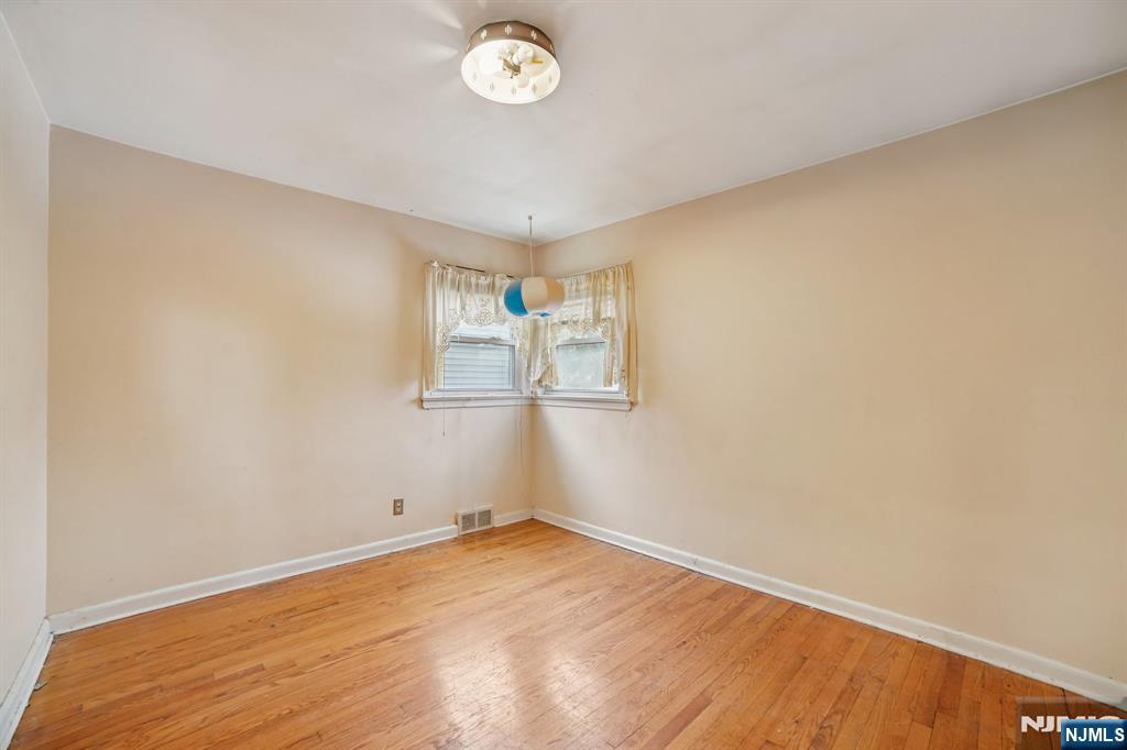 property viewer photo 13