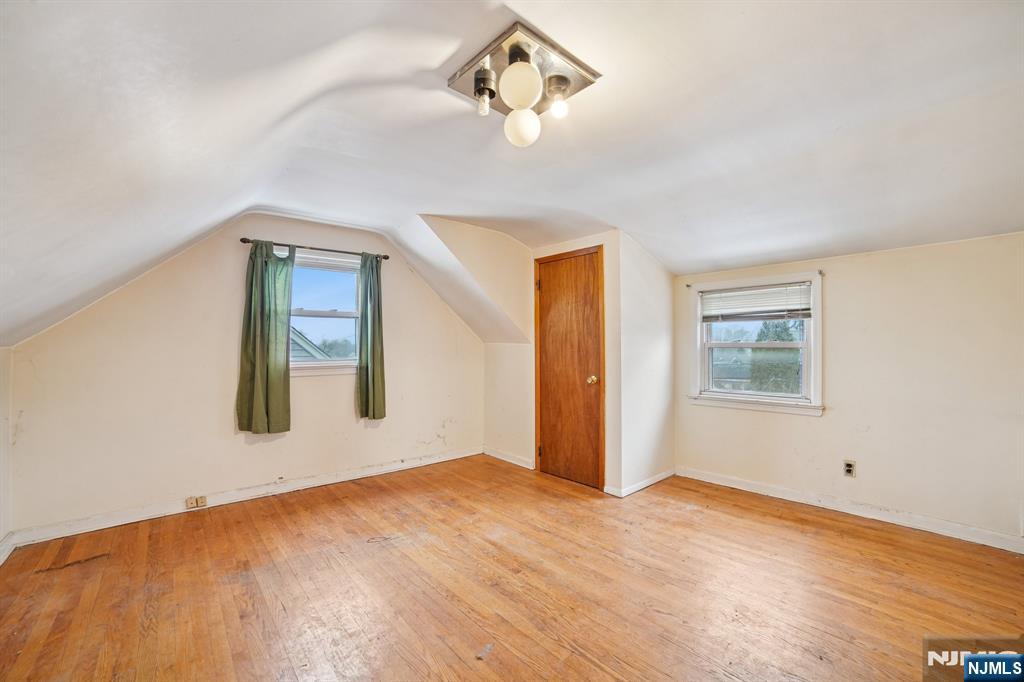 property viewer photo 18
