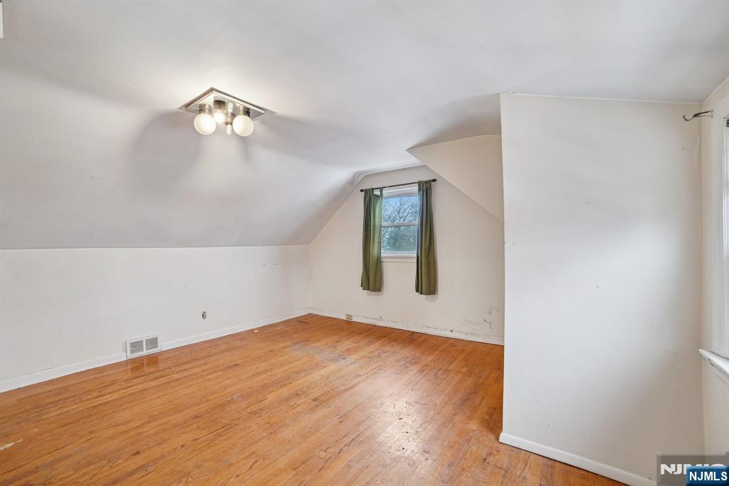 property viewer photo 19