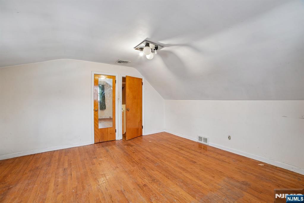 property viewer photo 20