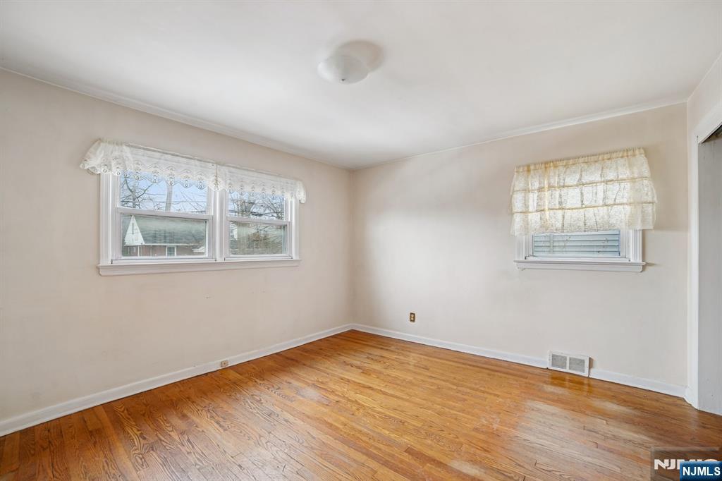 property viewer photo 9