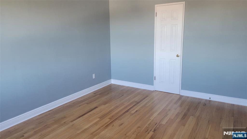 property viewer photo 12