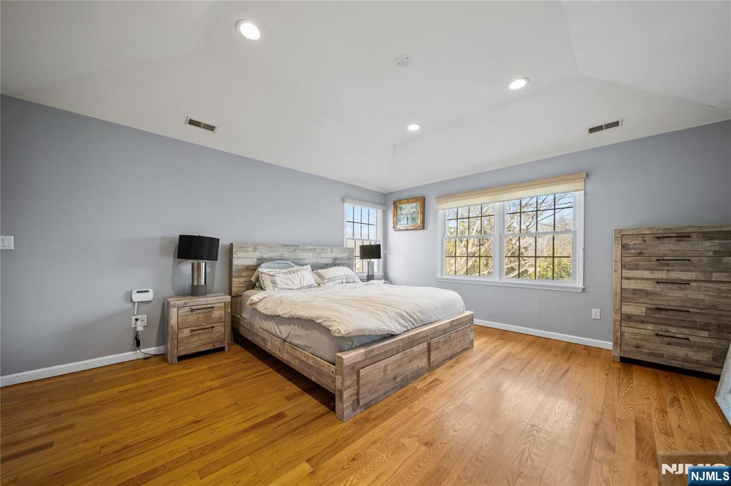 property viewer photo 10