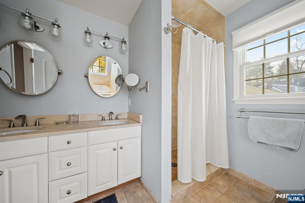 property viewer photo 12