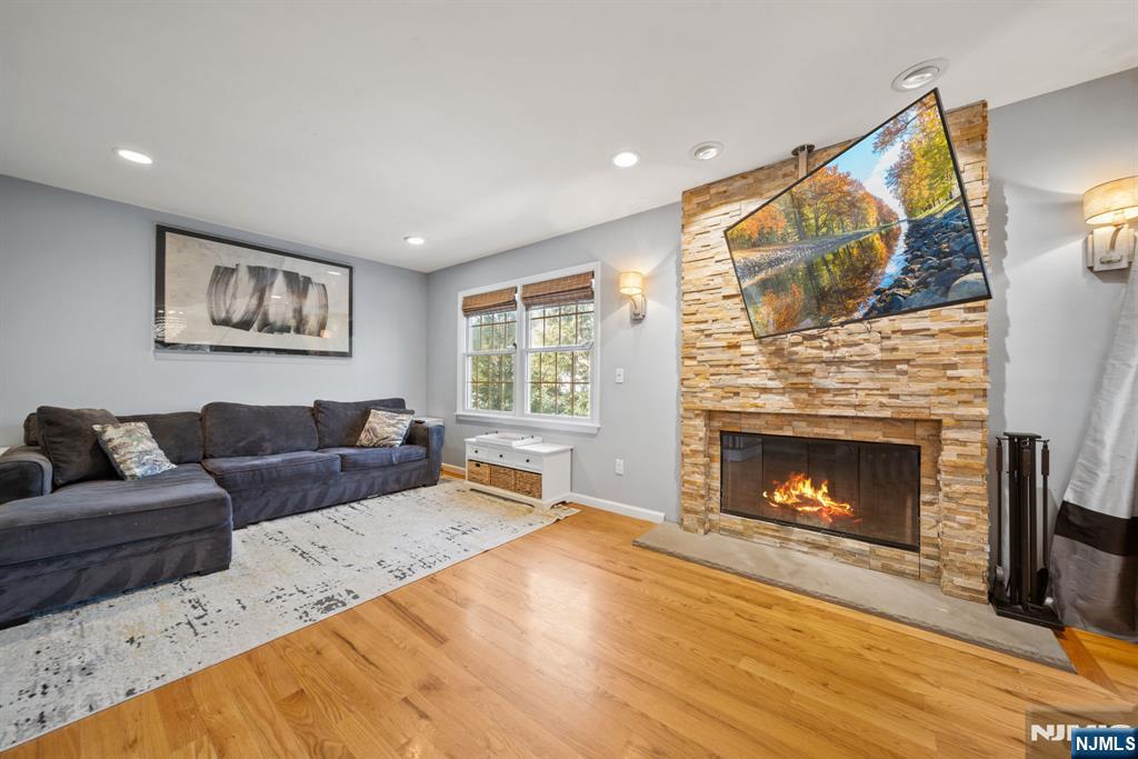 property viewer photo 2