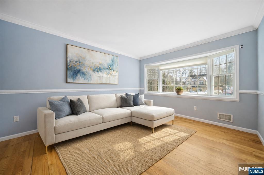 property viewer photo 3