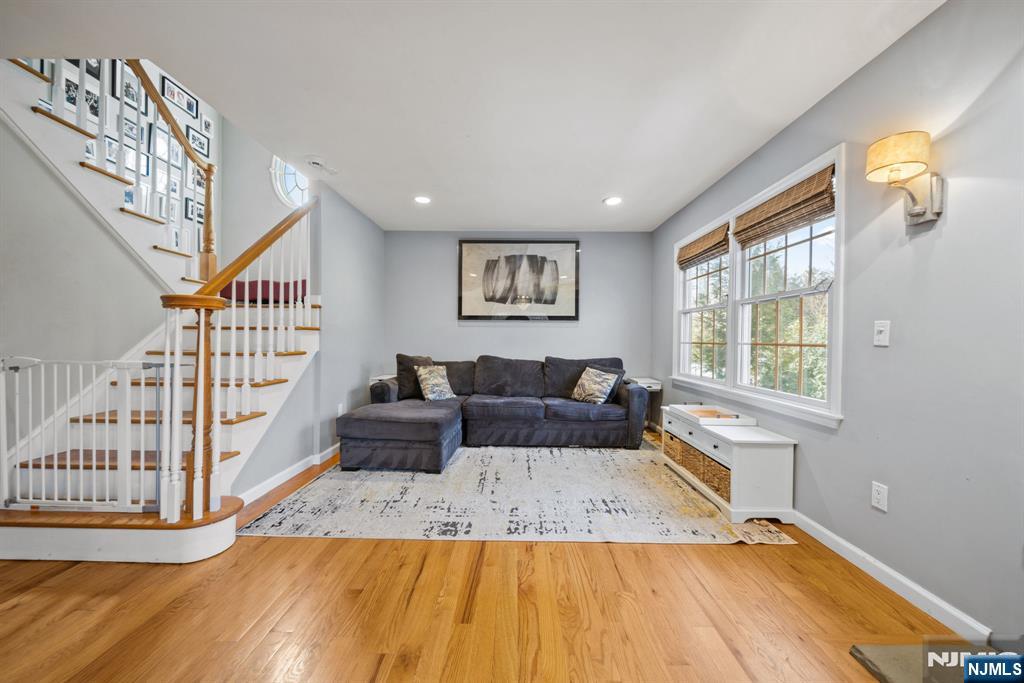 property viewer photo 4