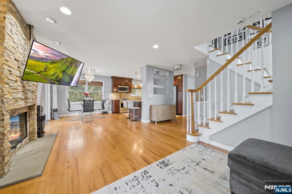 property viewer photo 6