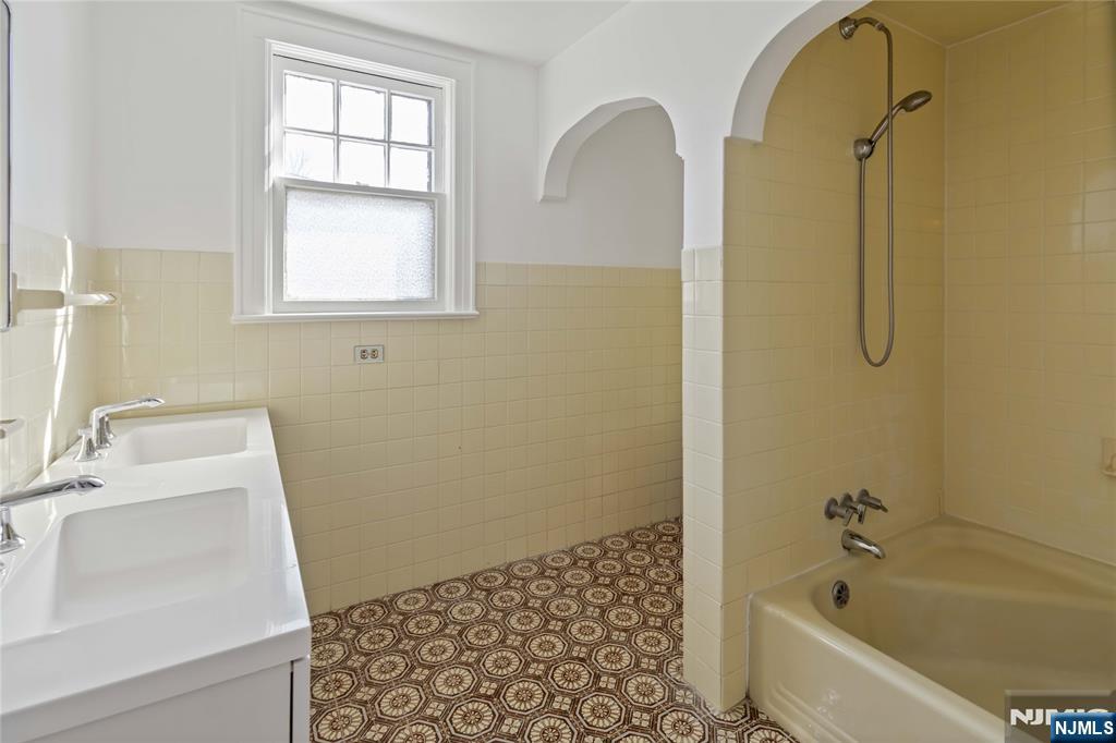 property viewer photo 15