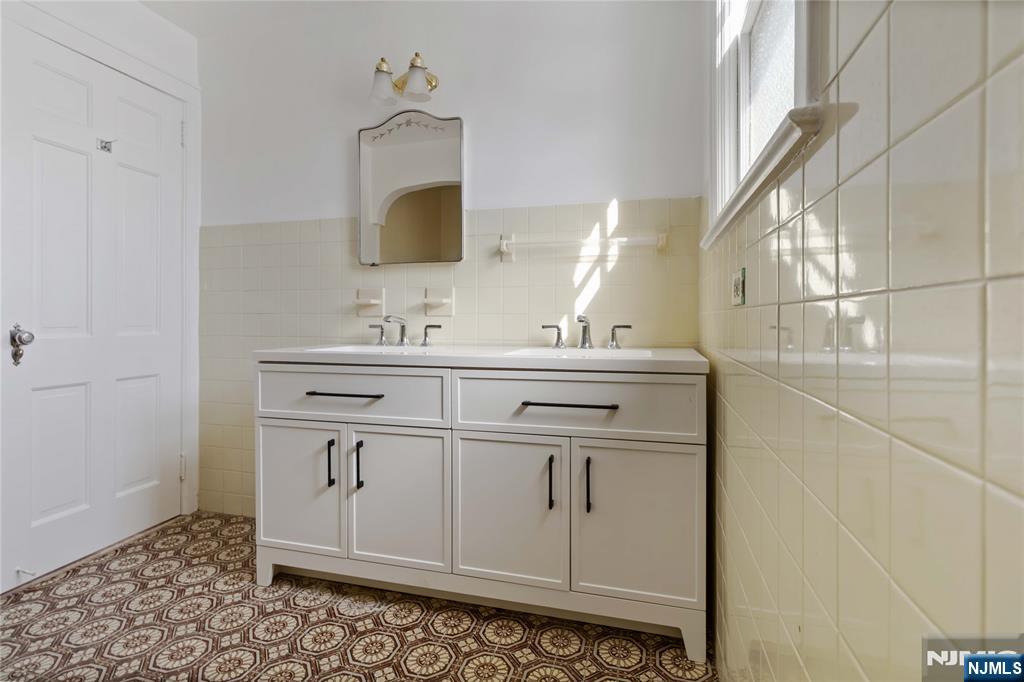 property viewer photo 16