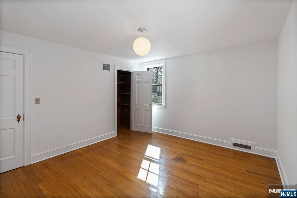 property viewer photo 19