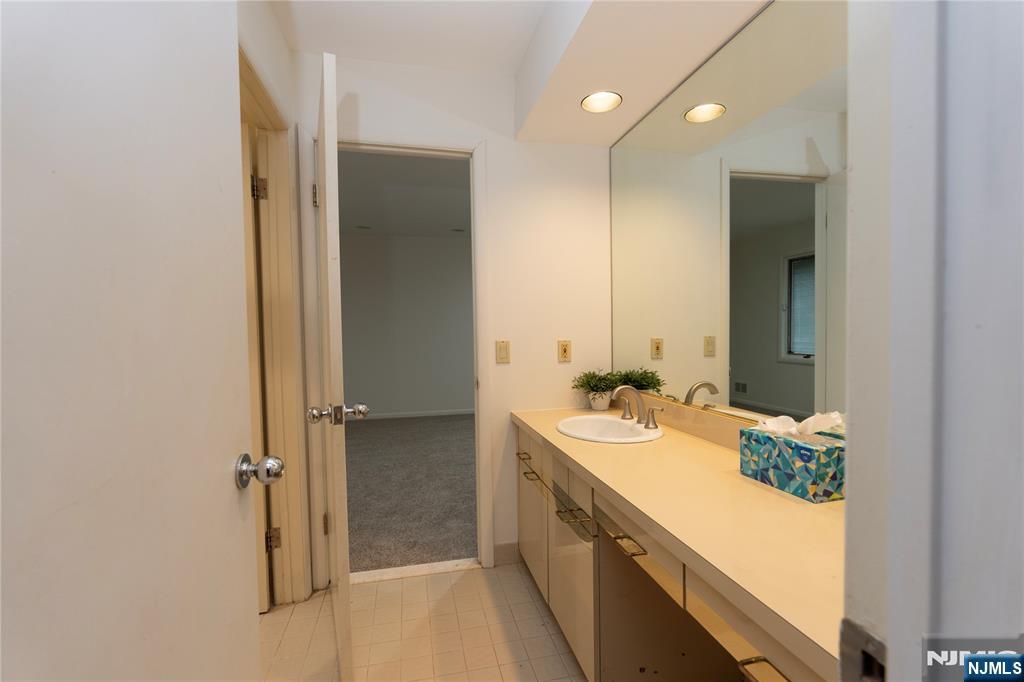 property viewer photo 23